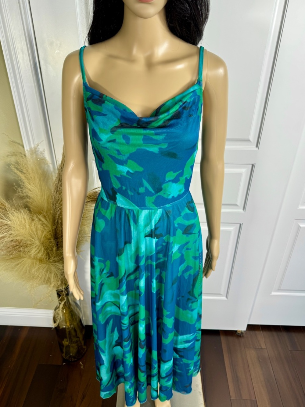 GREEN AND BLUE FLORAL MAXI DRESS WITH ADJUSTABLE SHOULDER STRAPS SIZE MEDIUM - Picture 5 of 13